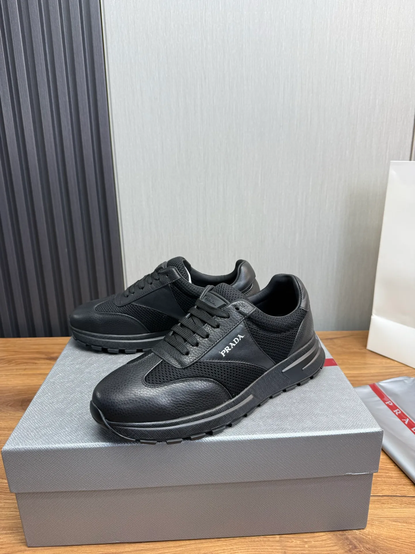 Men's shoes 💰560💰 [PRADA] Hot-selling men's shoes shipped 👏Official website synchronized ⬆️ Original cowhide fabric + cowhide lining, cowhide feet 🐮 1:1 shipment ✔️Original original bottom, 38-45 (45. Customized, non-refundable)
